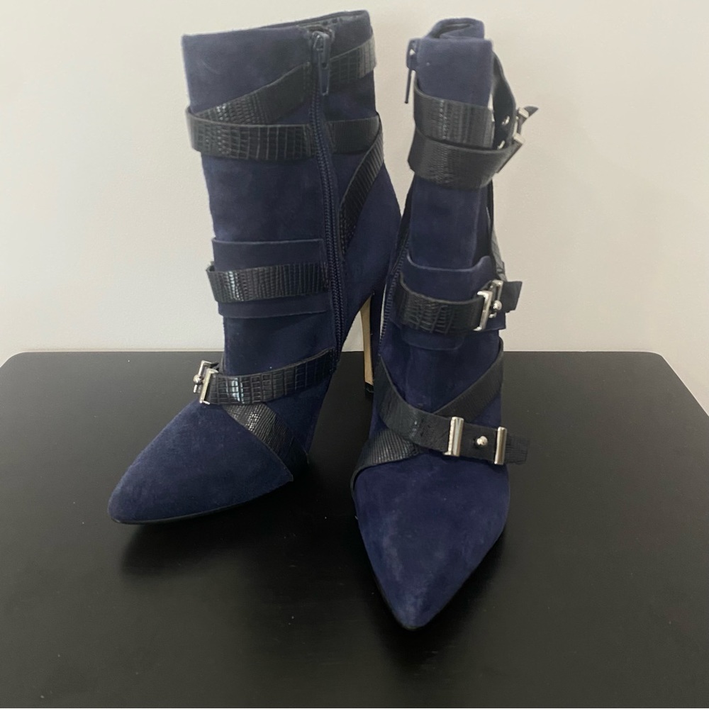 Guess Women’s Ankle Booties Navy with Black Suede Faux Leather Straps Size 5.5